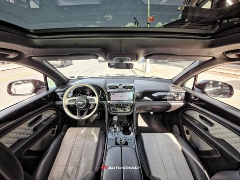 Used 2021 Bentley Bentayga AWD/4WD image 23