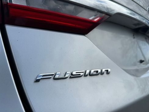 Used 2018 Ford Fusion SE FWD image 27