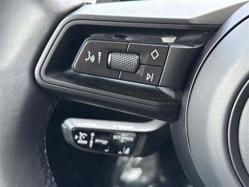 Used 2025 Porsche Cayenne image 29