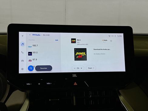 Used 2023 Toyota Venza LE image 24