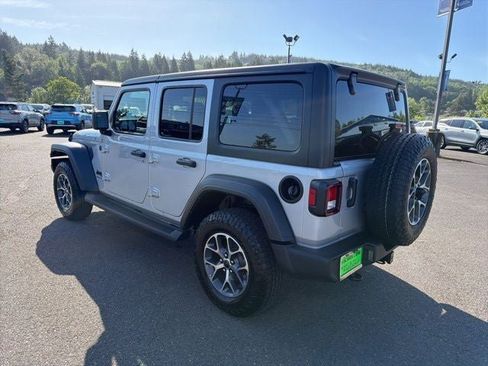 Used 2024 Jeep Wrangler Unlimited Sport AWD/4WD image 8