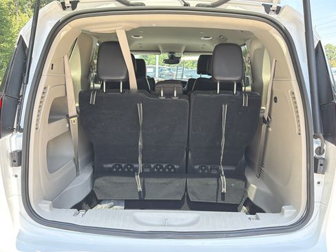Used 2024 Chrysler Pacifica Touring-L FWD image 27