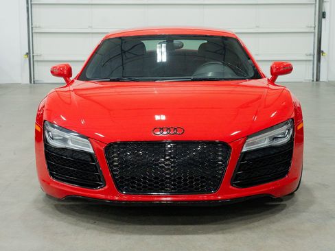 Used 2014 Audi R8 V8 w/ Convenience Package image 2