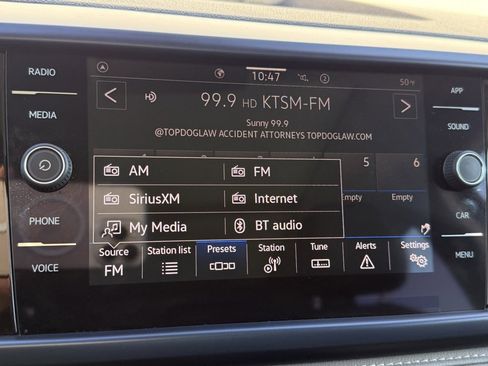 Certified 2024 Volkswagen Taos SE image 10