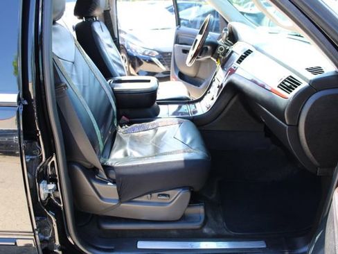 Used 2014 Cadillac Escalade Premium RWD image 35