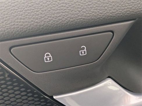 Used 2026 Volkswagen Tiguan SE R-Line image 11