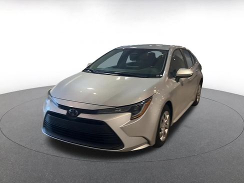 Used 2025 Toyota Corolla LE image 7