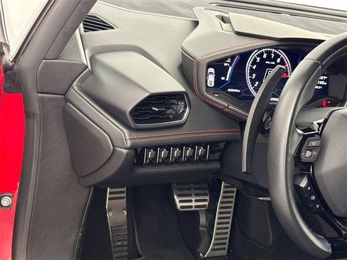 Used 2022 Lamborghini Huracan EVO image 10