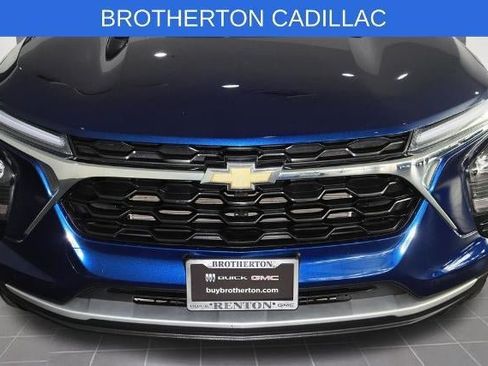 Used 2024 Chevrolet Trax LT w/ Driver Confidence Package FWD image 11