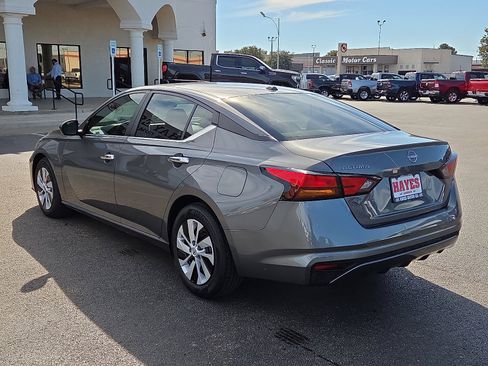 Used 2025 Nissan Altima 2.5 S image 3