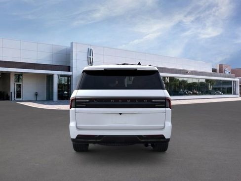 New 2026 Lincoln Navigator Reserve w/ Jet Appearance Package AWD/4WD image 6