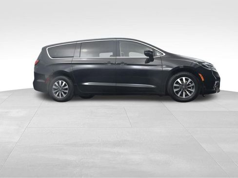 Used 2024 Chrysler Pacifica Limited FWD image 43