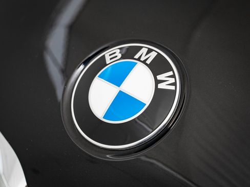 Used 2021 BMW 540i xDrive w/ Premium Package image 8