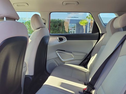 Used 2023 Kia Soul LX image 11