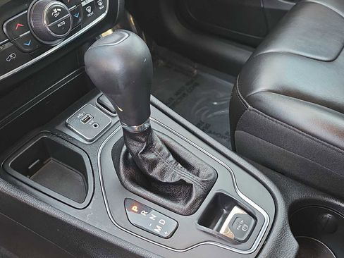 Used 2019 Jeep Cherokee Latitude Plus w/ Comfort/Convenience Group image 21