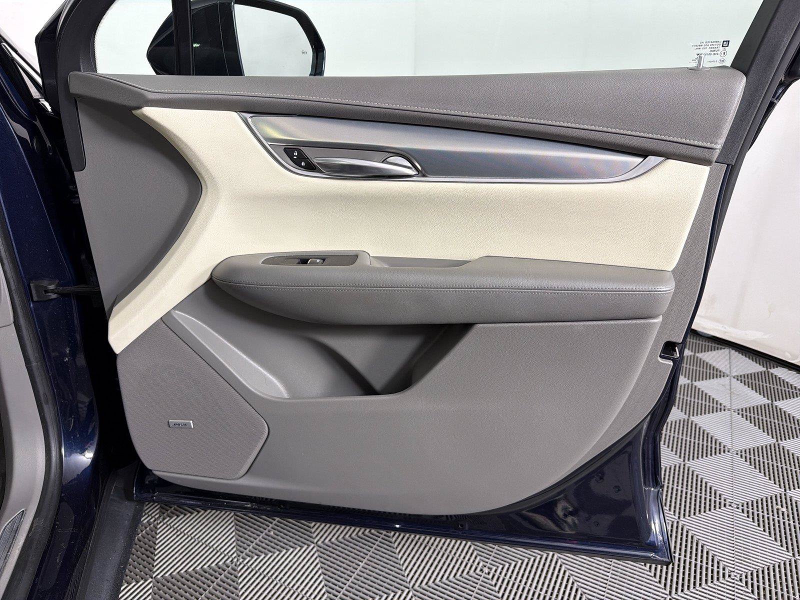 Used 2017 Cadillac XT5 Luxury FWD image 12