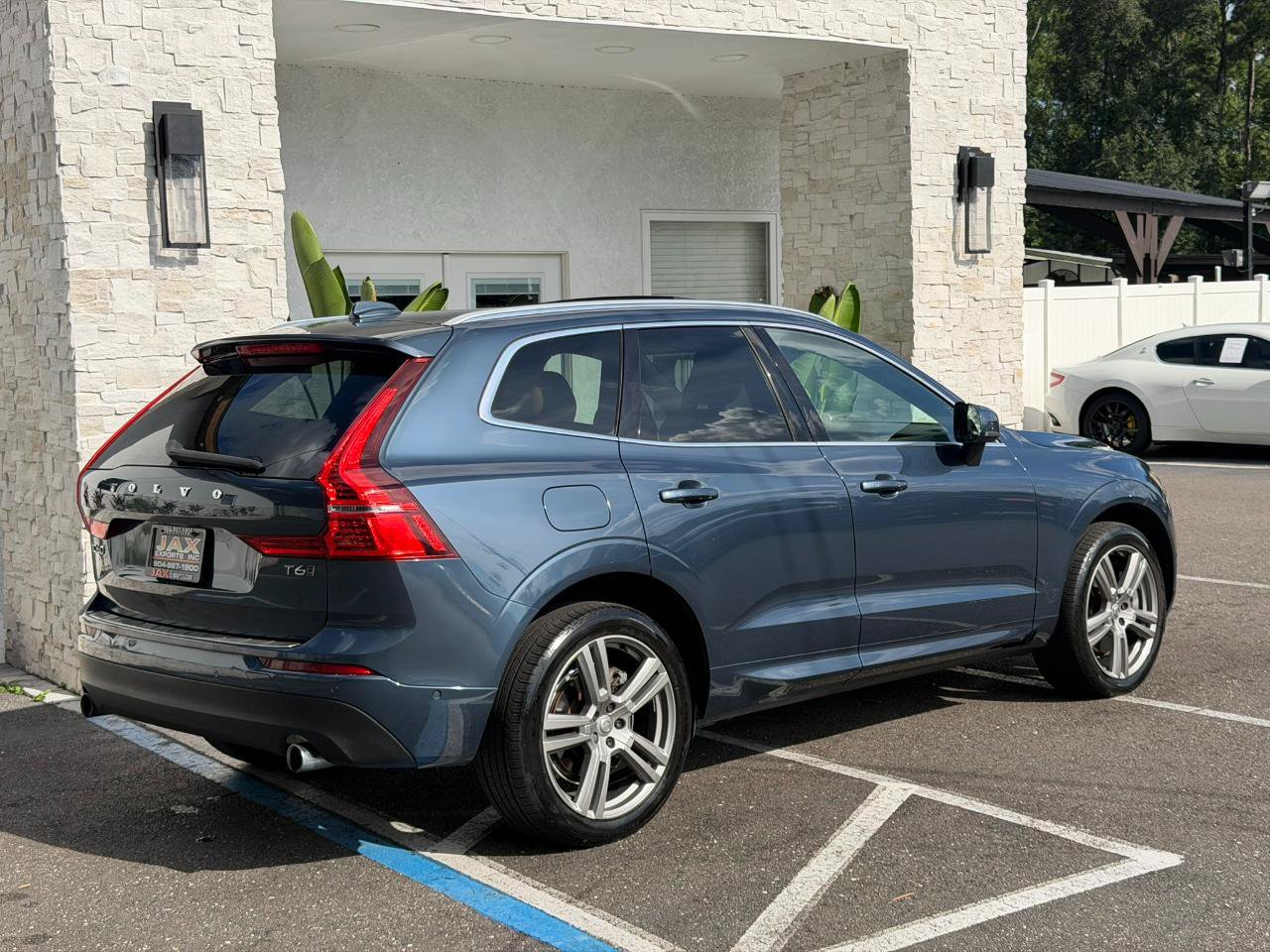 Used 2018 Volvo XC60 T6 Momentum w/ Convenience Package AWD/4WD image 18