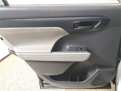 Used 2023 Toyota Highlander LE image 15