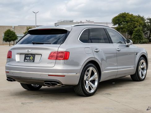 Used 2020 Bentley Bentayga Plug-In Hybrid AWD/4WD image 14