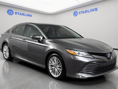 Used 2019 Toyota Camry XLE image 14