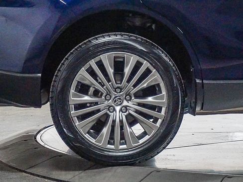 Used 2023 Toyota Venza XLE AWD/4WD image 8