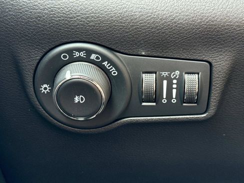 Used 2024 Jeep Compass Limited image 12