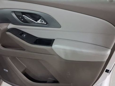 Used 2019 Chevrolet Traverse Premier w/ Driver Confidence II Package FWD image 18