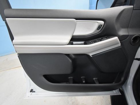 Used 2025 Ford Expedition Active image 5