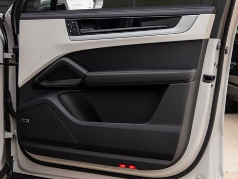 Certified 2026 Porsche Cayenne Coupe image 42