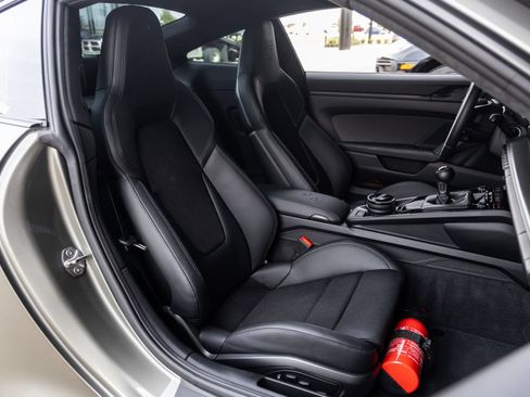 Used 2025 Porsche 911 GT3 RWD image 46