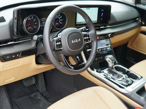 Certified 2023 Kia Carnival EX FWD image 8