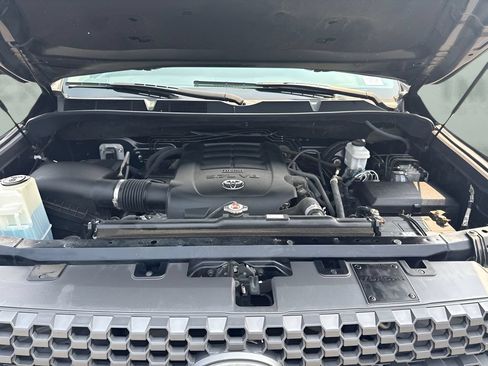 Used 2019 Toyota Tundra SR5 AWD/4WD image 18