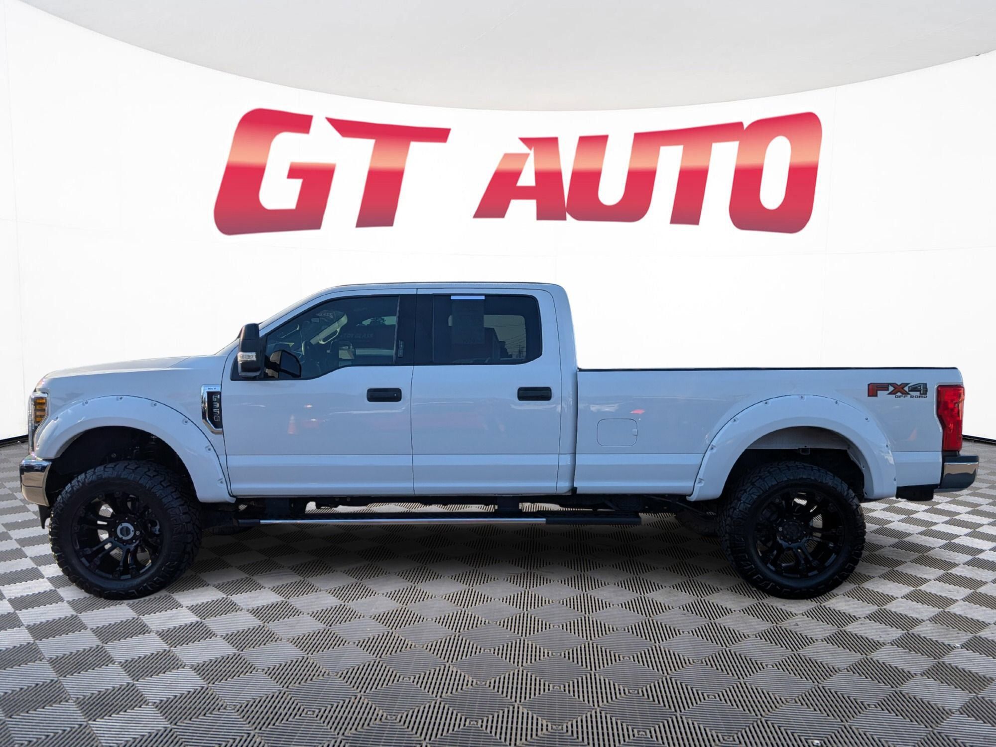 Used 2019 Ford F350 XLT w/ XLT Value Package AWD/4WD image 3