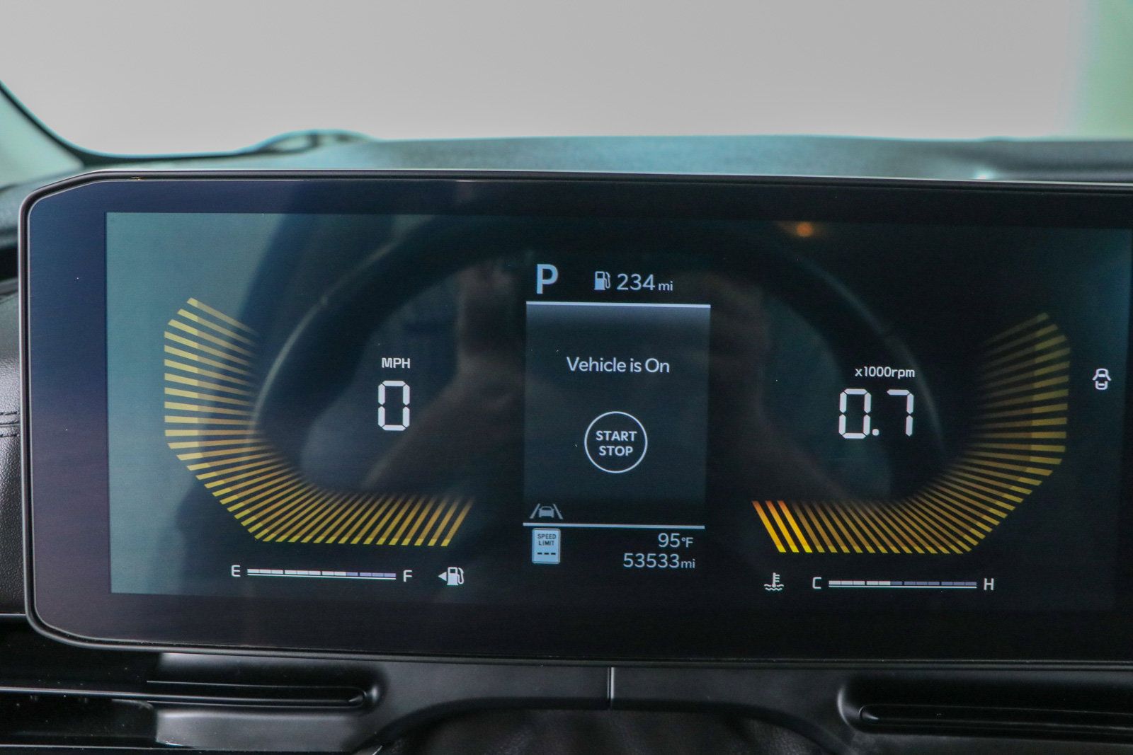 Used 2025 Kia Carnival FWD image 15