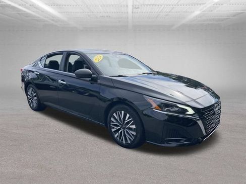 Used 2024 Nissan Altima 2.5 SV FWD image 4