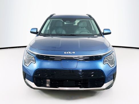 Used 2024 Kia Niro Wind w/ Wind Preserve Package FWD image 2