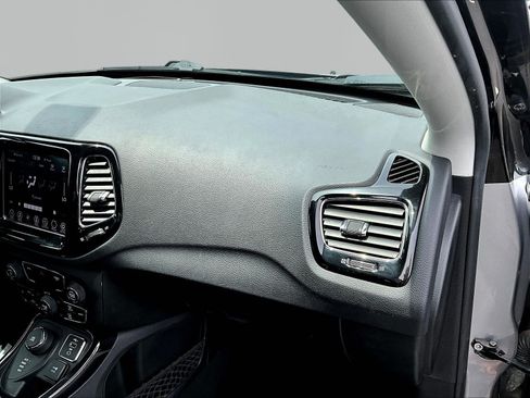 Used 2019 Jeep Compass Limited AWD/4WD image 26