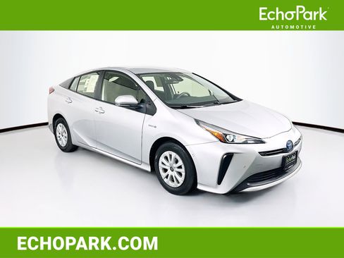 Used 2022 Toyota Prius LE image 1