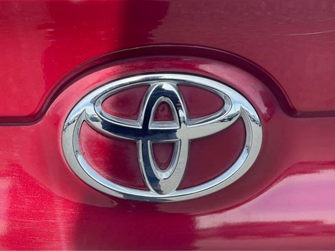 Used 2017 Toyota Camry XSE image 8