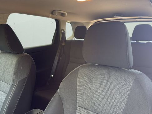 Used 2025 Nissan Rogue SV FWD image 10