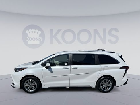 Used 2024 Toyota Sienna Platinum image 13