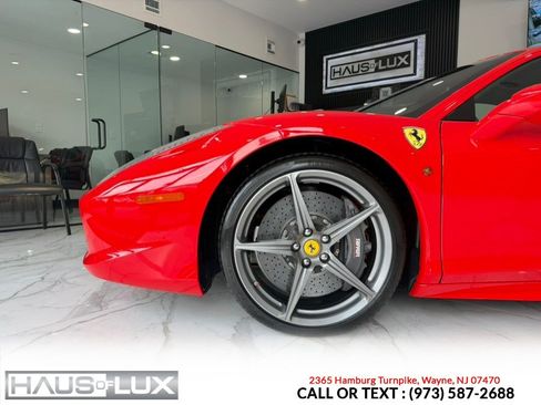 Used 2013 Ferrari 458 Italia Coupe RWD image 10