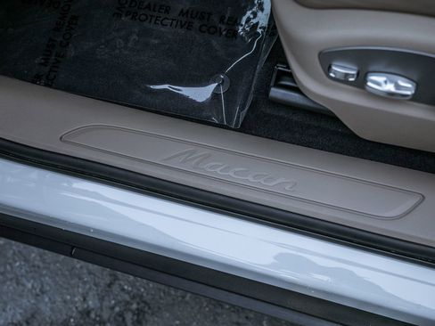 Certified 2026 Porsche Macan AWD/4WD image 15