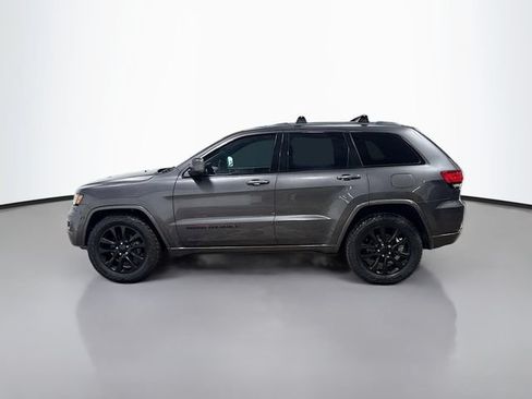 Used 2018 Jeep Grand Cherokee Altitude AWD/4WD image 9