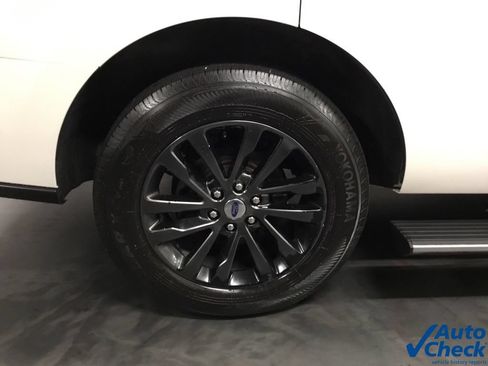 Used 2019 Ford Expedition Limited w/ Equipment Group 301A AWD/4WD image 18