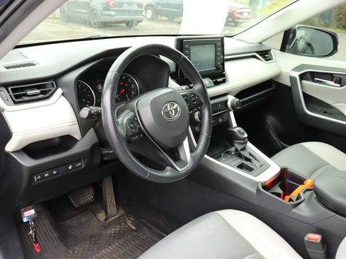 Used 2019 Toyota RAV4 XLE Premium w/ Cold Weather Package AWD/4WD image 10