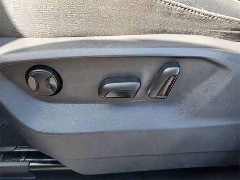 Used 2021 Volkswagen Atlas SE image 21