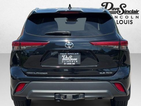 Used 2023 Toyota Highlander XLE AWD/4WD image 4