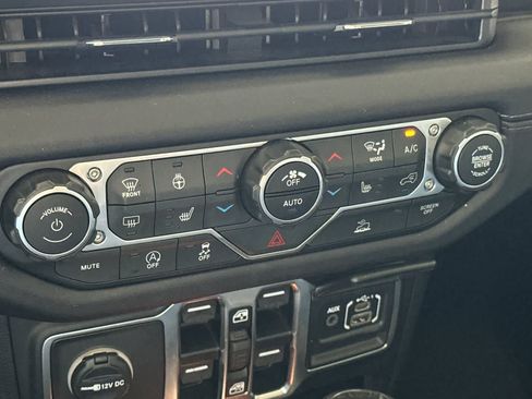 Used 2025 Jeep Gladiator Sport AWD/4WD image 22