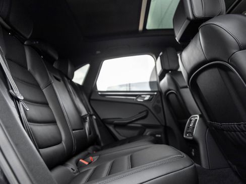 Certified 2026 Porsche Macan AWD/4WD image 37